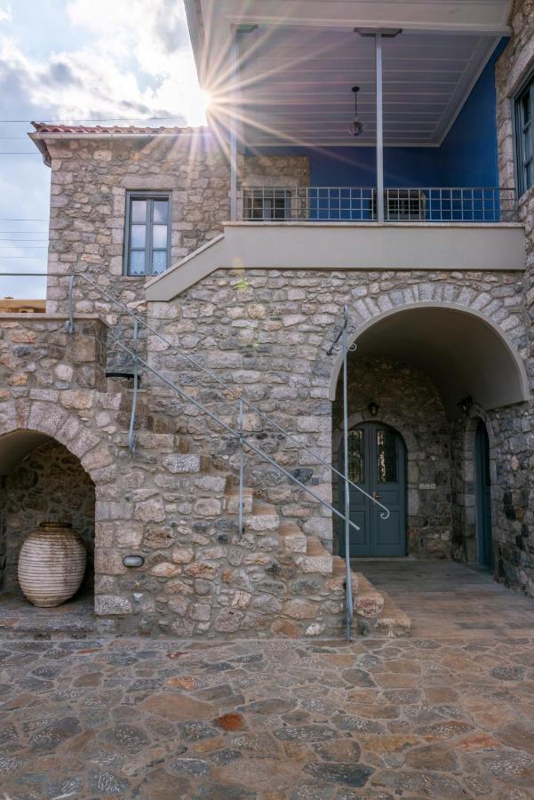 Englezena'S Guesthouse Leonídion Exterior foto
